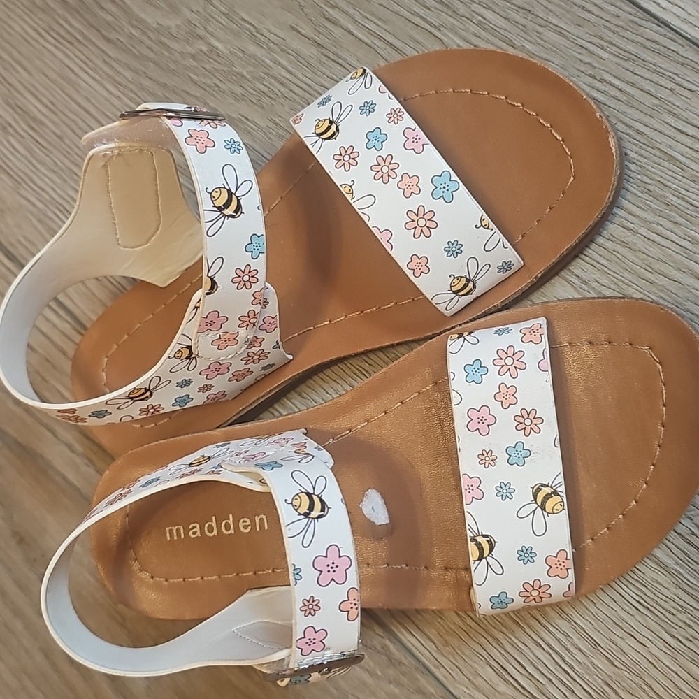 7 Pairs Kids Summer Sandals - Yellow, Tan, Pink Styles. Reef Waterproof Sandals - Picture 2 of 14